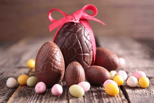 Chi ha inventato le uova di cioccolato con la sorpresa che si regalano a Pasqua?