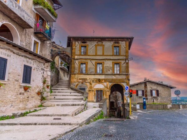 Il borgo pedonale più grande d’Europa è Artena: vero e proprio scrigno verde!