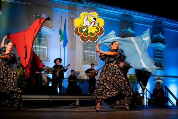 Ferragosto nelle Marche: all’Eldorado di Apiro tra scivoli, Mini Olimpiadi e folklore