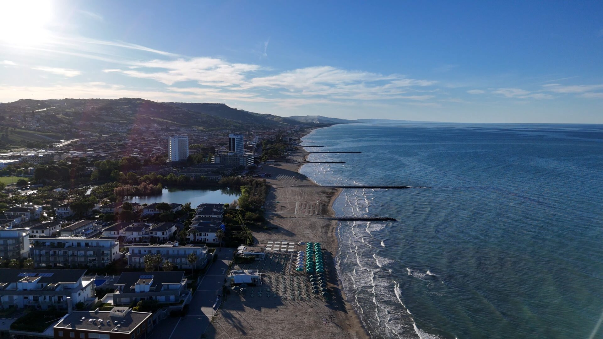 Alla scoperta della Riviera del Gigante: l’Abruzzo protagonista in prima visione con Silvi e Alba Adriatica, dove l’Adriatico racconta