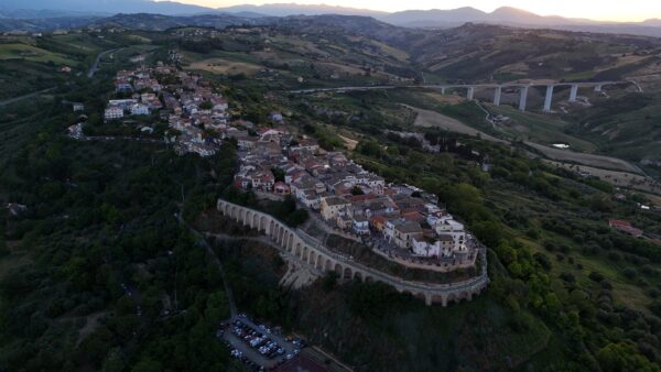 Alla scoperta della Riviera del Gigante: l’Abruzzo protagonista in prima visione con Silvi e Alba Adriatica, dove l’Adriatico racconta