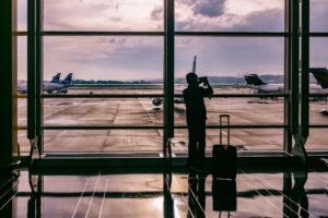 Prenotare un volo: giorni e orari migliori per trovare quelli più economici!