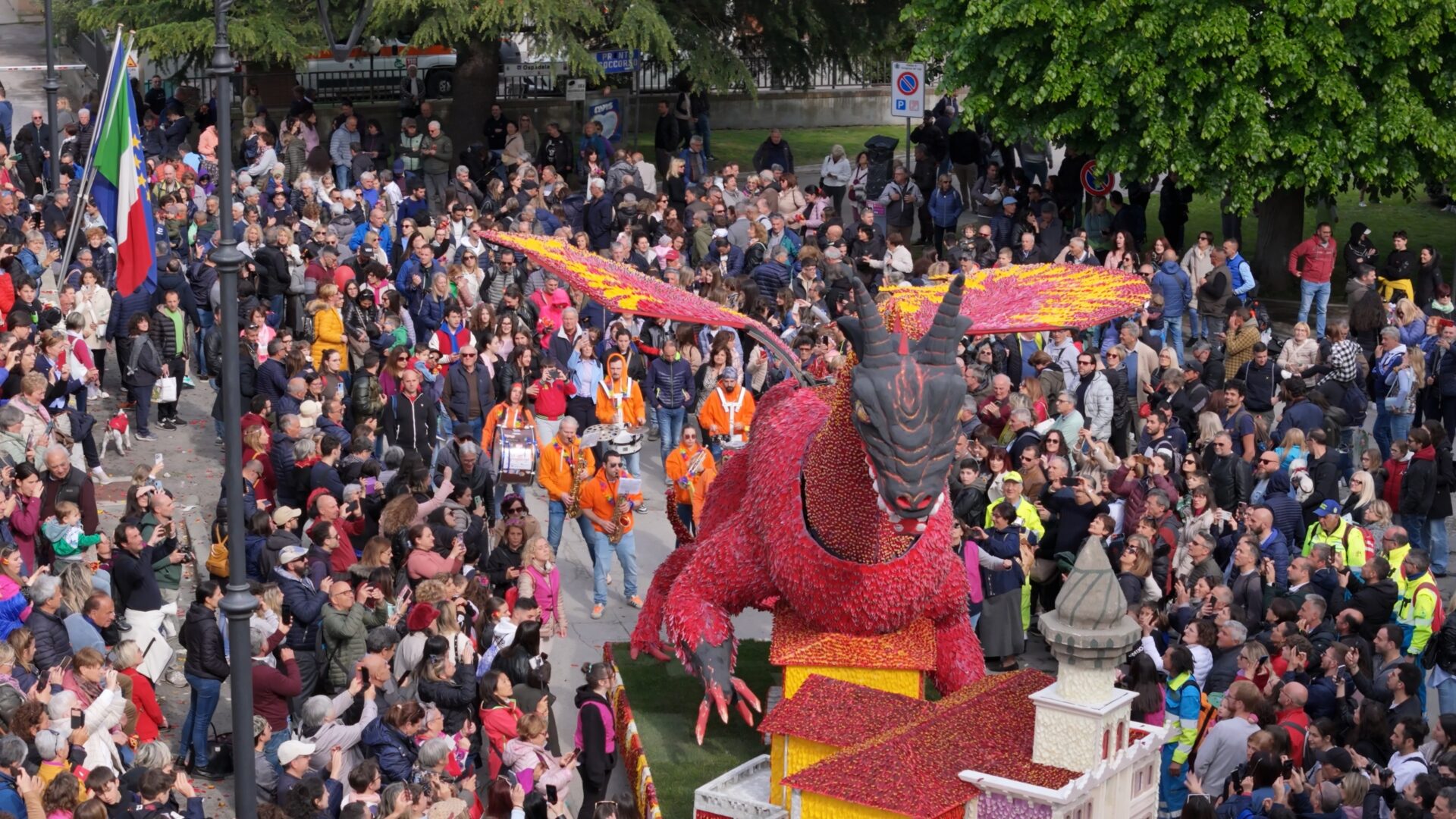 Prima giornata da record, ora si attendono le sfilate del 28 e 30 aprile a Castiglione del Lago per la “Festa del Tulipano”