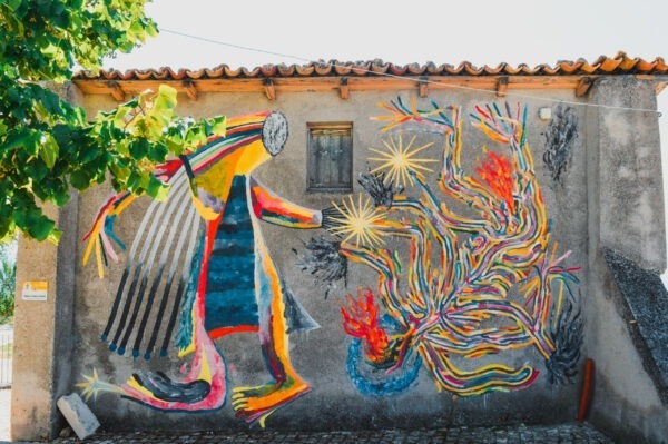 In provincia dell’Aquila c’è Aielli, il borgo dei murales più colorato d’Italia!