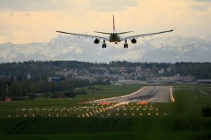 Prenotare un volo: giorni e orari migliori per trovare quelli più economici!