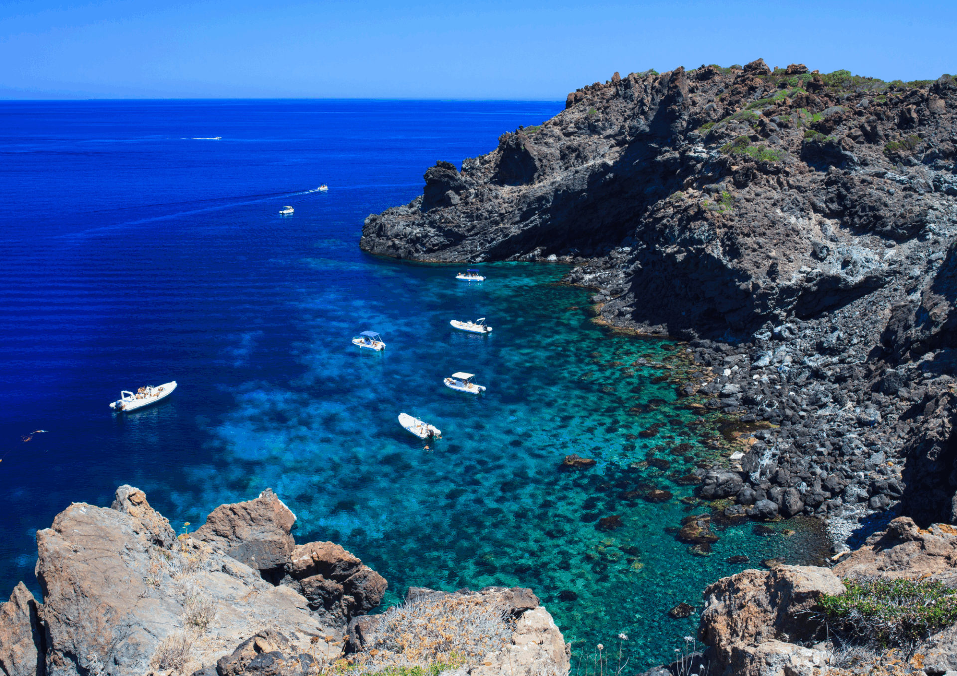 Pantelleria oltre il mare: cosa fare e vedere sull’isola nera del Mediterraneo