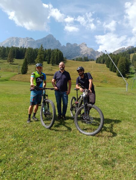 Un bike tour fra le meraviglie naturalistiche del ‘Civetta’: in prima visione su Sky, martedì 7 maggio, le Dolomiti Bellunesi