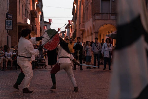 Con il Trionfo del Carnevale, dal 6 al 12 maggio, Fossombrone rivive il Rinascimento marchigiano