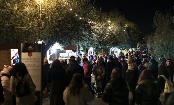 Fino al 6 gennaio 2024 brillano le “Luci sul Trasimeno” a Castiglione del Lago