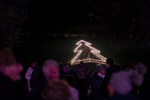 Luci sul Trasimeno: il 7 Dicembre in Umbria si accende l’albero di Natale sull’acqua più grande al mondo