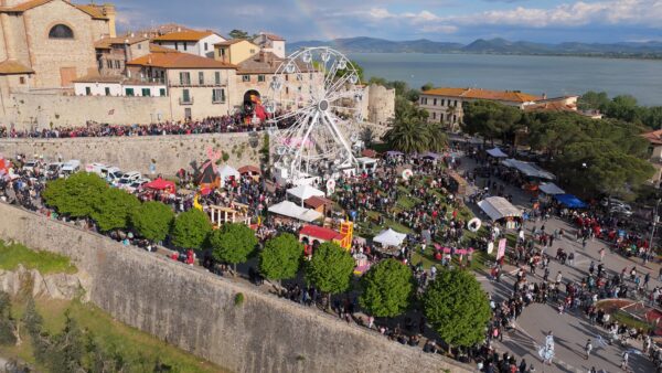Prima giornata da record, ora si attendono le sfilate del 28 e 30 aprile a Castiglione del Lago per la “Festa del Tulipano”