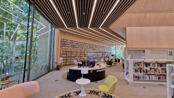 Si trova a Barcellona, non la conoscono in tanti, ma è la biblioteca più bella al mondo