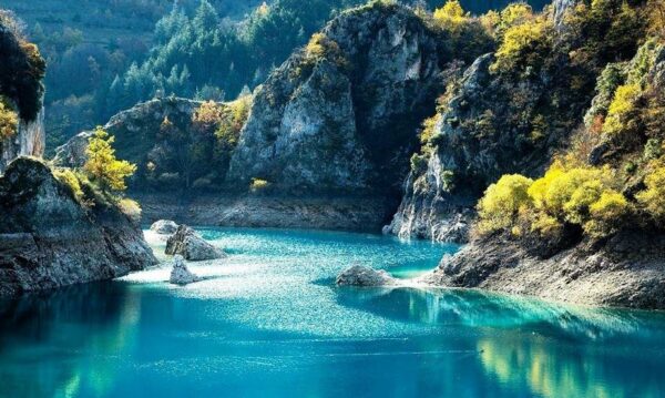 E’ un canyon mozzafiato, pauroso e bello: siete mai stati alle Gole del Sagittario?