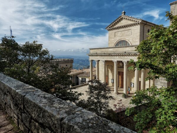 “Una gita fuoriporta” nella Repubblica di San Marino: martedì 11 aprile, su Sky!