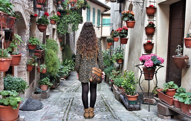 Il “borgo dei fiori” torna ad incantare tutti: è pittoresco e ricco di colori!