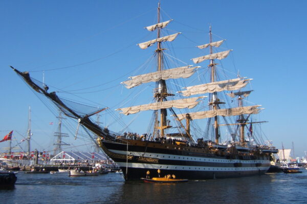 Sogni un giro del Mondo? Puoi farlo a bordo dell’Amerigo Vespucci!