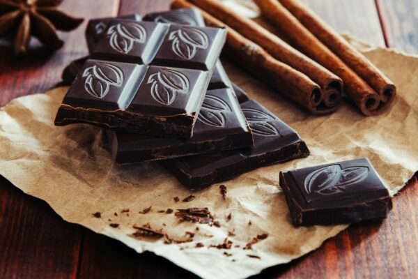 I tanti benefici del cioccolato fondente: lo hai mai mangiato prima di dormire?