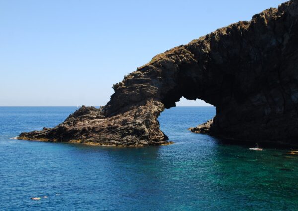 Pantelleria oltre il mare: cosa fare e vedere sull’isola nera del Mediterraneo