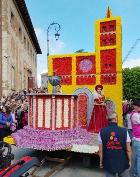 Prima giornata da record, ora si attendono le sfilate del 28 e 30 aprile a Castiglione del Lago per la “Festa del Tulipano”