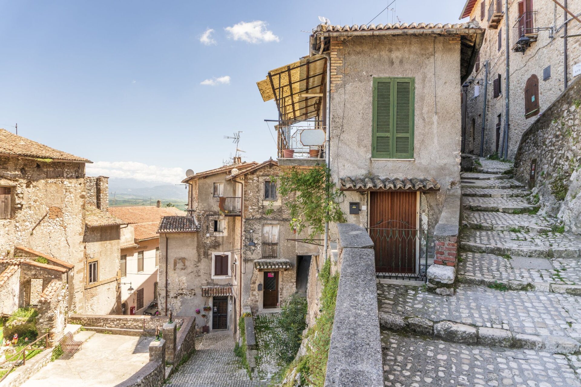 Il borgo pedonale più grande d’Europa è Artena: vero e proprio scrigno verde!