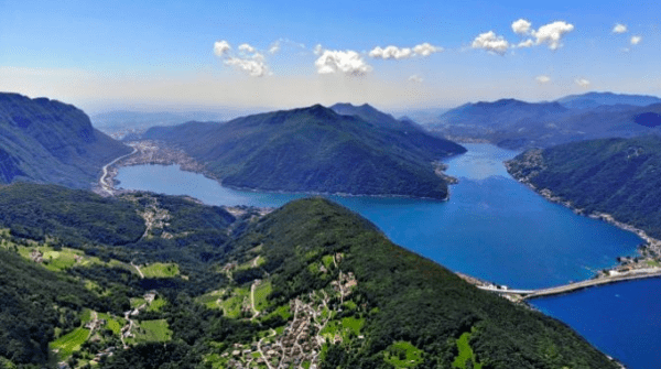 Balcone panoramico che guarda su due laghi: è l’attrattiva Valle Intelvi