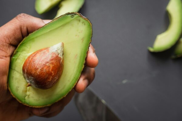 Cucinare i dolci in modo sano e light è possibile aiutandoci con alcuni tipi di frutta