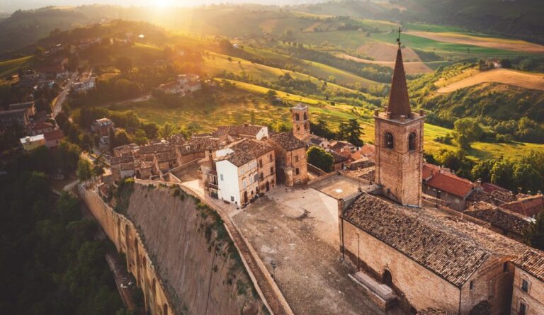 Settembre alla scoperta delle Marche: alcuni luoghi che ti consigliamo di visitare