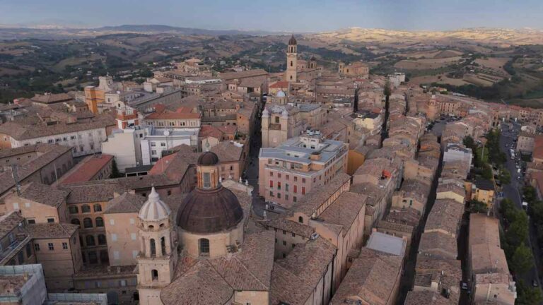 Tipicità EVO in onda su Sky: un viaggio esperienziale da Macerata al Giappone tra sapori locali e linguaggi innovativi