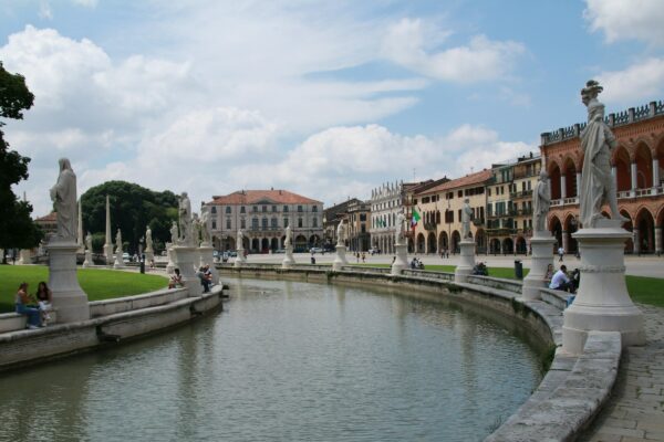 Sui passi di Sant’Antonio o lungo le vie d’acqua a Padova, nella “città dei tre senza”