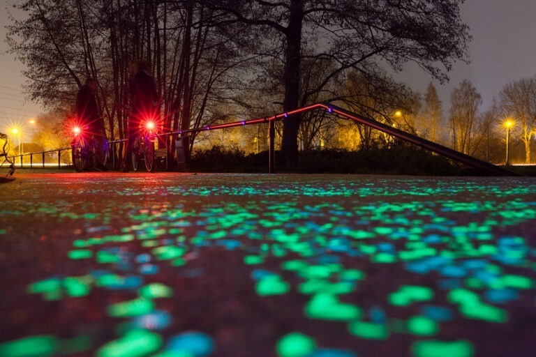 Ispirata alla “Notte Stellata” di Van Gogh: è in Olanda la pista ciclabile luminosa