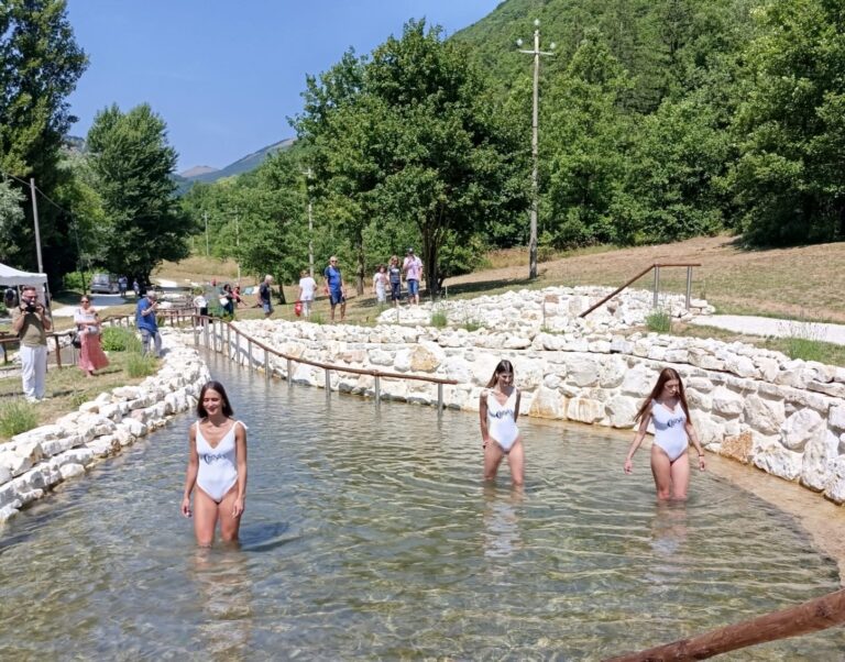 Vacanze nelle Marche: Pieve Torina rilancia il turismo con i nuovi laghetti benessere