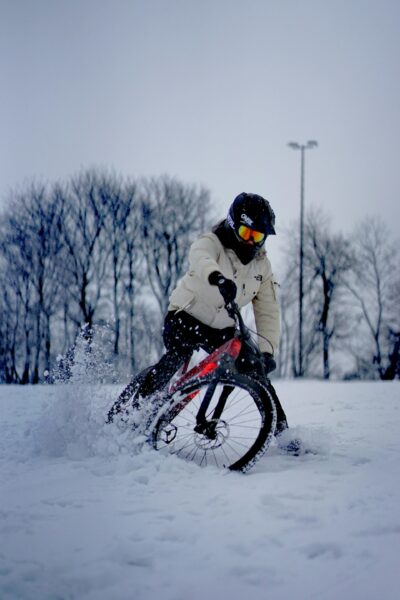 Pedalare in inverno? Attenzione ad indossare o non indossare mai alcuni indumenti