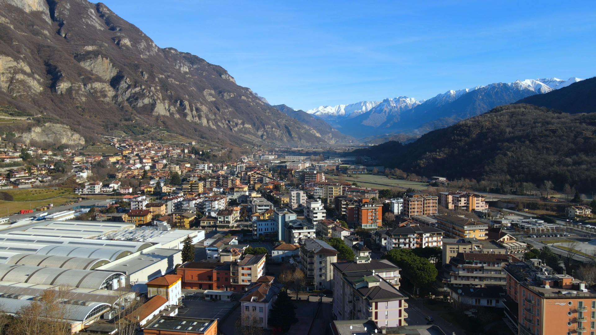 Un’avventura invernale nella straordinaria cornice della Valle Camonica: Darfo Boario Terme in prima visione su Sky martedì 6 febbraio