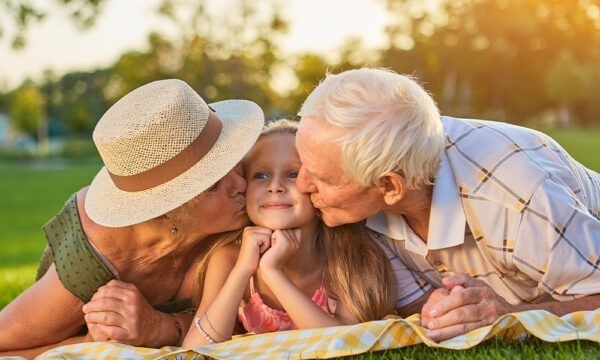 Oggi, 2 ottobre, si celebra in Italia la “Festa dei Nonni”, angeli custodi dei bambini