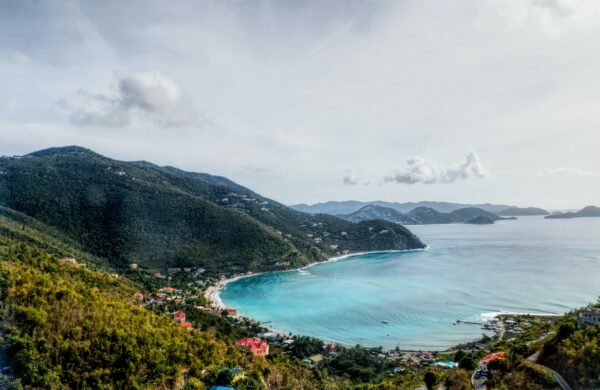 Miliardario cerca due persone disposte a trasferirsi su un’isola privata ricevendo uno stipendio di 170mila euro!