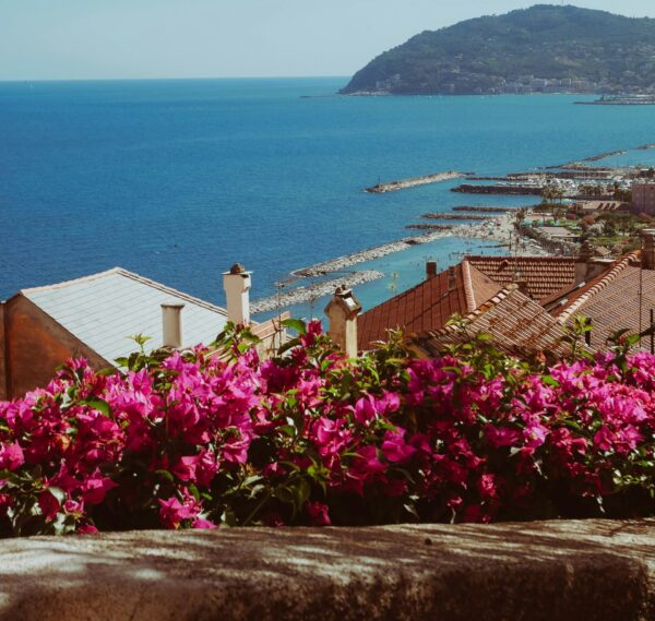 Cervo, il borgo incantato della riviera ligure: un balcone sul mare con l’anima medievale