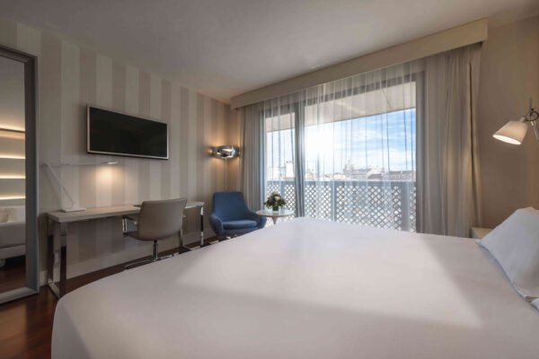 Vicino alle principali attrazioni cittadine, scopriamo l’eleganza dell’hotel NH Málaga