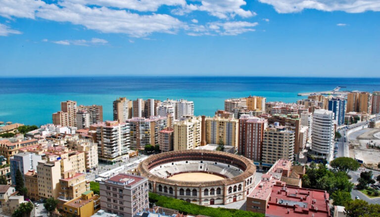 Vicino alle principali attrazioni cittadine, scopriamo l’eleganza dell’hotel NH Málaga