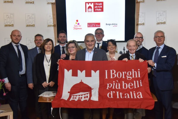Si avvicina la “Festa del Tulipano” di Castiglione del Lago, accanto alle acque del Trasimeno