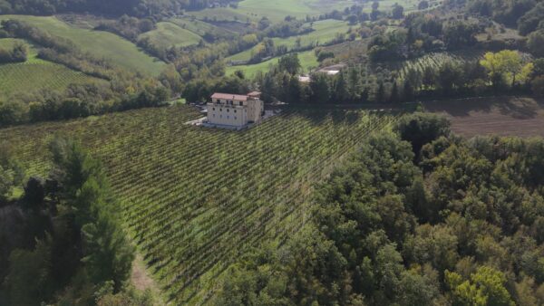 Le Marche protagoniste con i Monti Azzurri: Serrapetrona, San Ginesio e Monte San Martino il 19 novembre su Sky