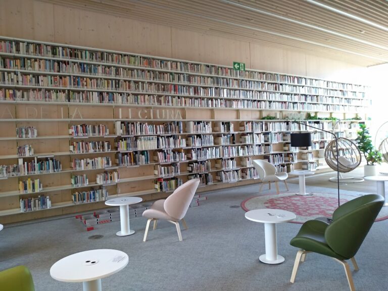 Si trova a Barcellona, non la conoscono in tanti, ma è la biblioteca più bella al mondo