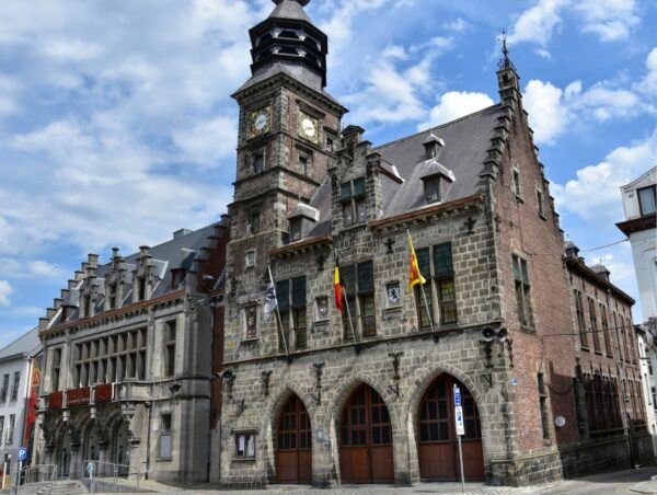 In Belgio, il carnevale di Binche è Patrimonio Mondiale dell’UNESCO: tradizione e folklore unici