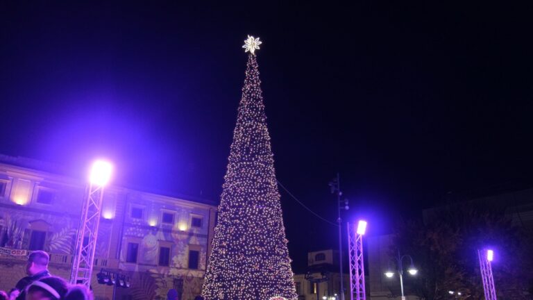 Natale in Toscana: Sesto Fiorentino e Poggibonsi protagoniste in prima visione su Sky il 3 dicembre