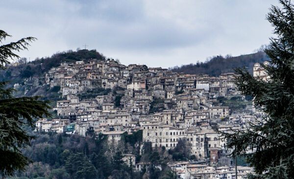 Il borgo pedonale più grande d’Europa è Artena: vero e proprio scrigno verde!