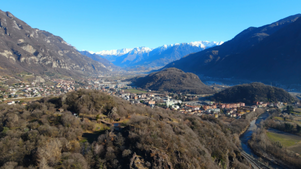 Un’avventura invernale nella straordinaria cornice della Valle Camonica: Darfo Boario Terme in prima visione su Sky martedì 6 febbraio