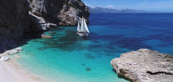La sarda Cala Mariolu è la spiaggia più bella d’Europa (e la seconda più bella del mondo)