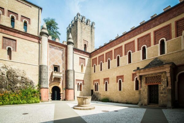 Sei mai stato a Rocchetta Mattei? Fu dimora del conte Cesare, letterato, politico e medico