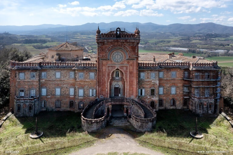 L’Italia custodisce in Toscana un incantevole castello “da Mille e una notte”!