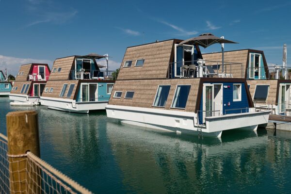Sogni anche tu l’esperienza di una vacanza in houseboat? Ecco alcuni consigli!