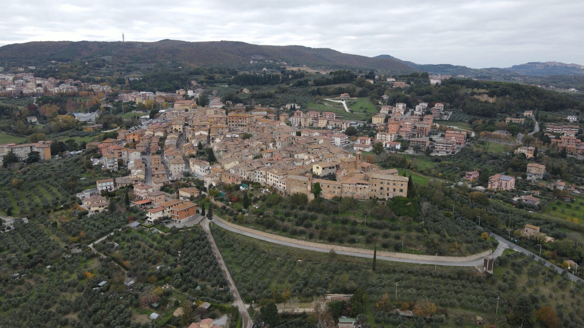 Una gita speciale tra benessere ed eccellenze toscane: Chianciano Terme in prima serata su Sky martedì 28 novembre